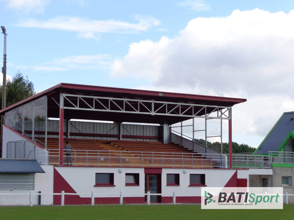 Apres renovation tribune la gacilly.