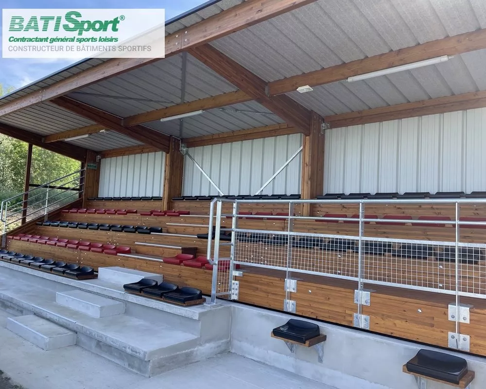 Gradins de la tribune du stade jean leroy.