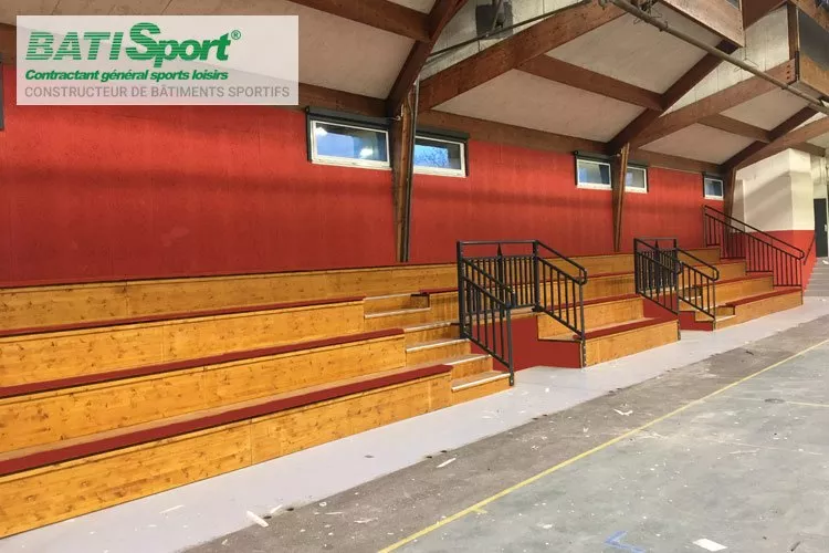 Gradins en bois interieur gymnase jouy le moutier batisport.