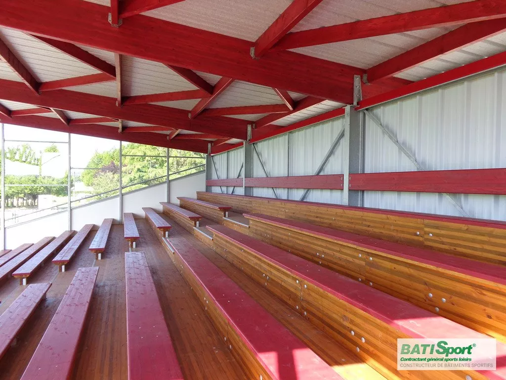 Renovation tribune la gacilly.