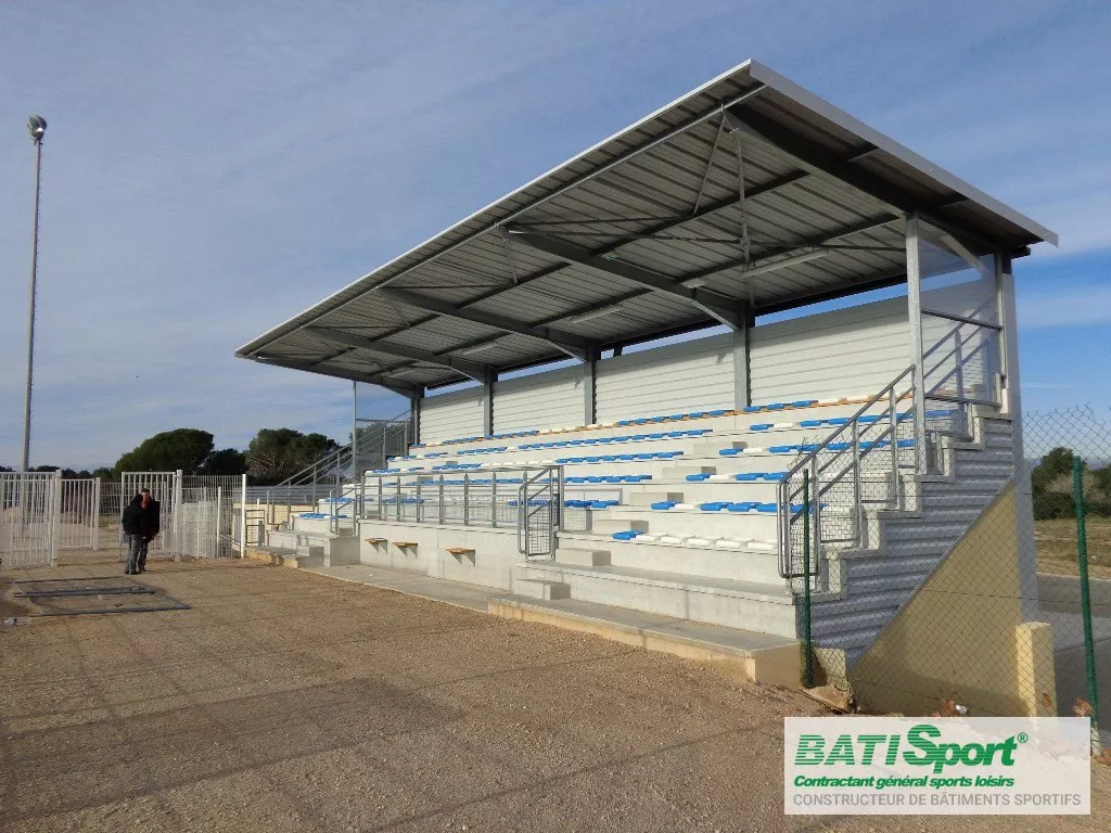 Tribune de stade sur projet vestiaires tribunes de grans.