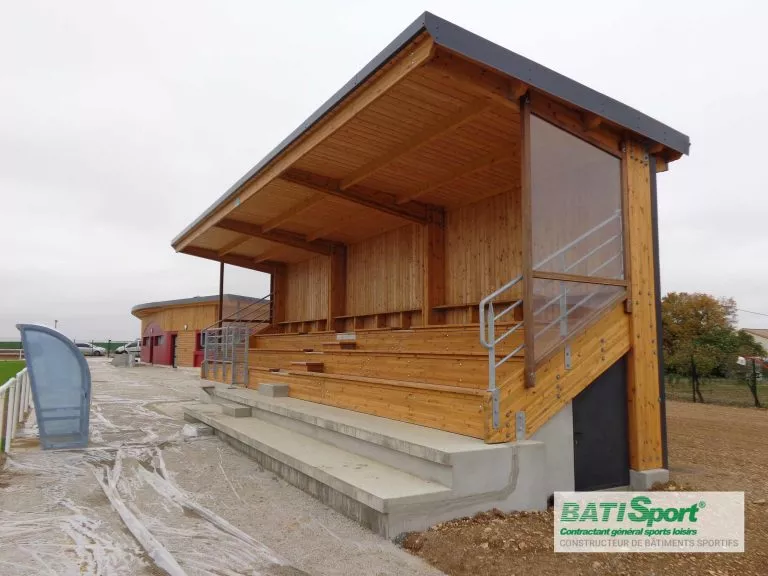 Tribune du stade de beauvoir sur niort.