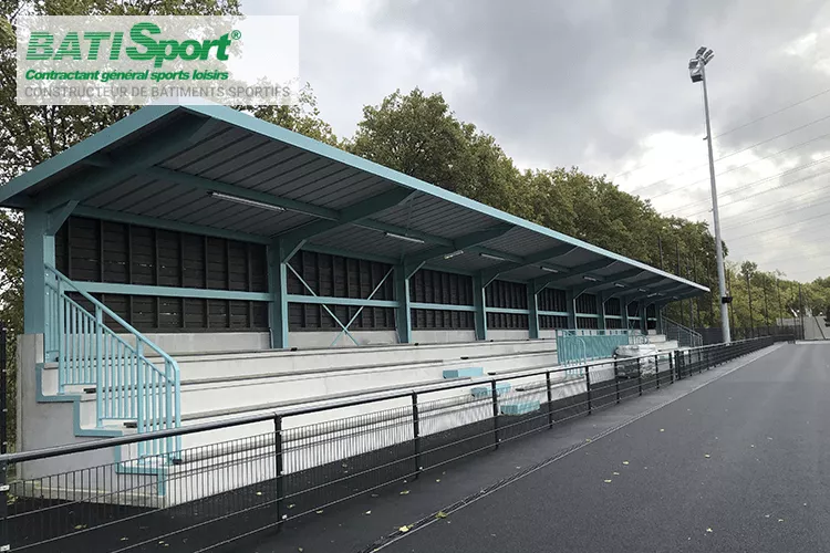 Tribunes du stade de lile saint denis.