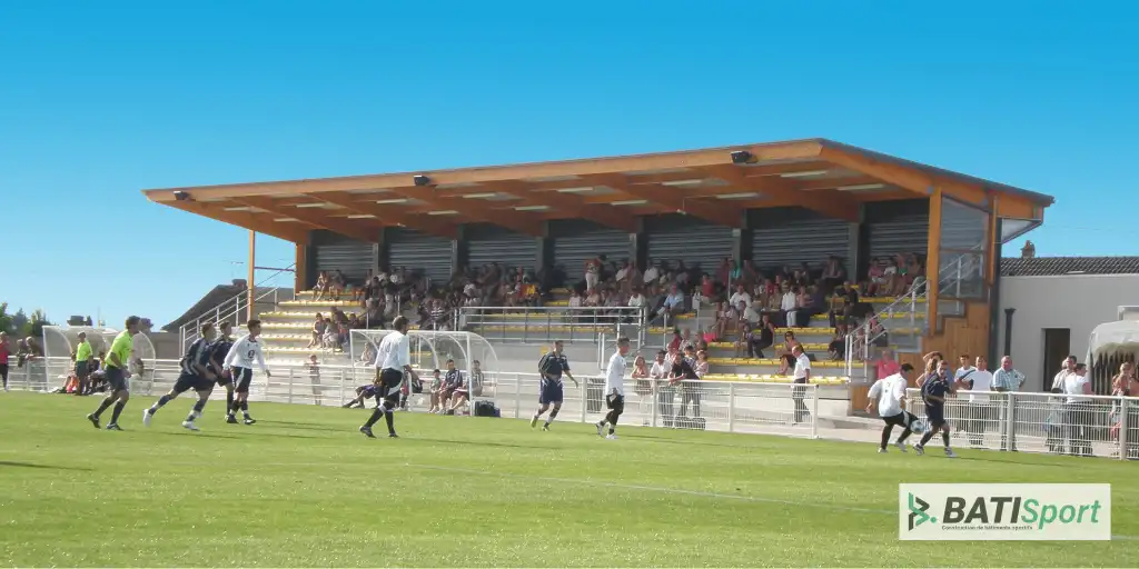 Construction des tribunes du stade de montmorillon par batisport.