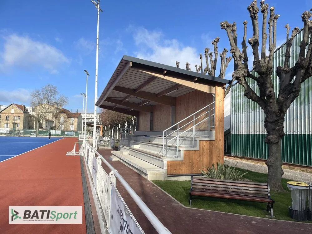 Une des tribunes de Montrouge vue de coté (92)